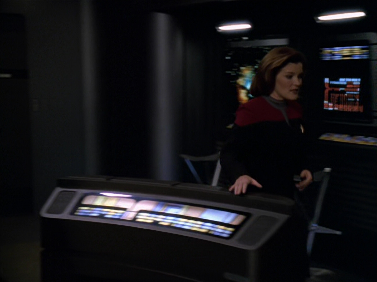 extant_StarTrek_VOY_5x19-TheFight_02942.jpg