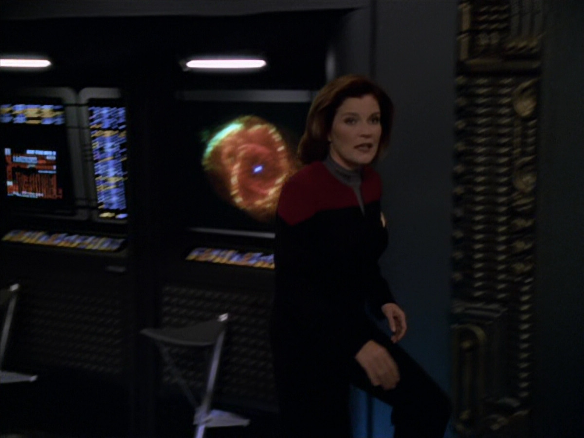 extant_StarTrek_VOY_5x19-TheFight_02944.jpg