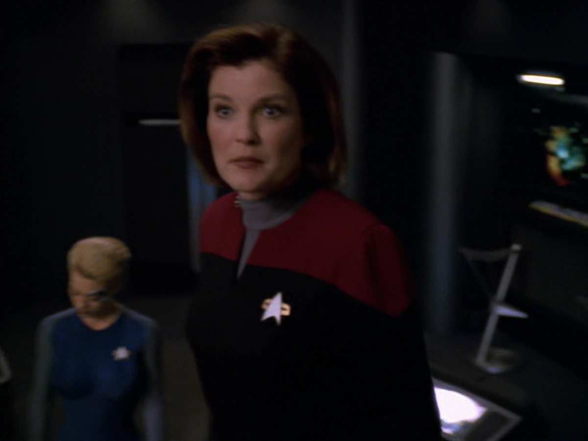 extant_StarTrek_VOY_5x19-TheFight_02949.jpg