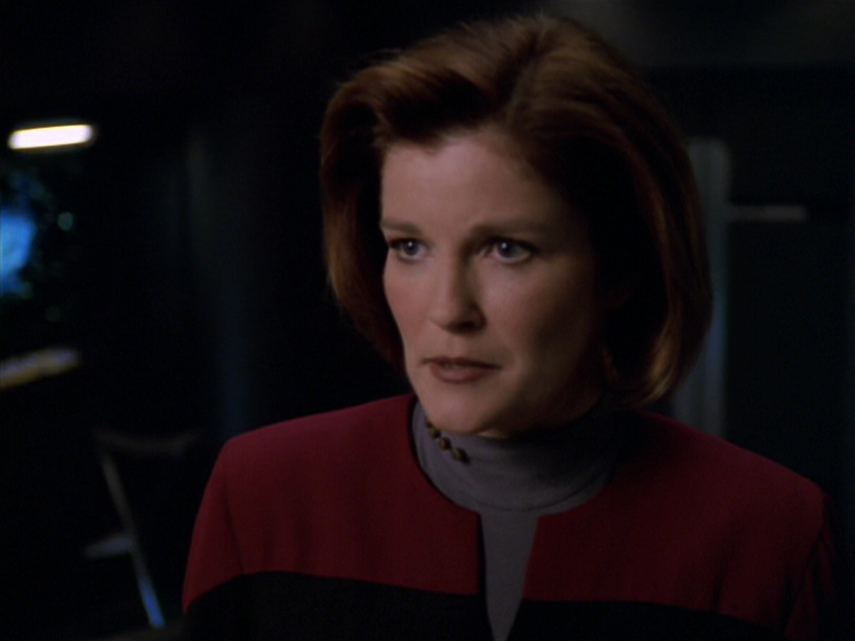 extant_StarTrek_VOY_5x19-TheFight_02964.jpg