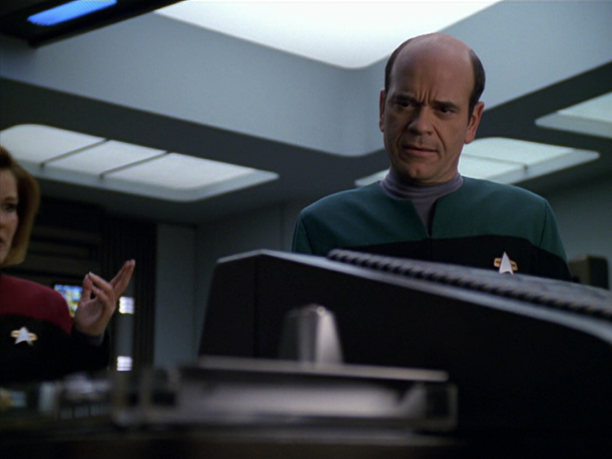 extant_StarTrek_VOY_5x19-TheFight_02979.jpg