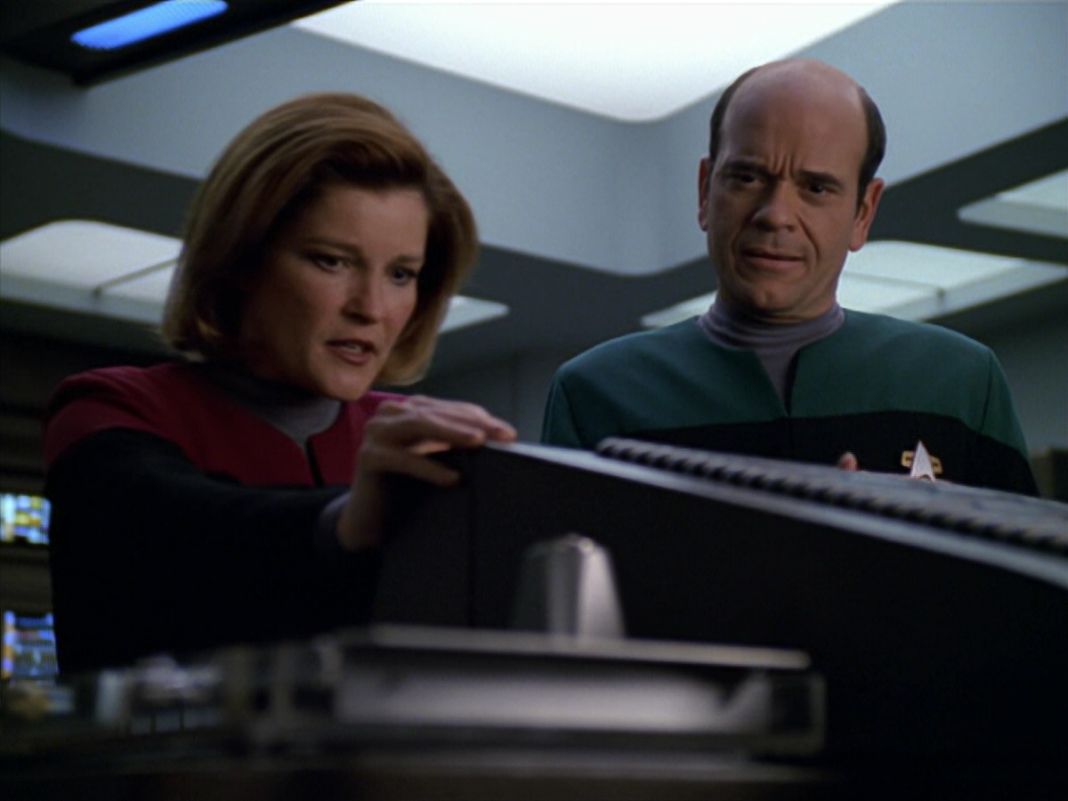 extant_StarTrek_VOY_5x19-TheFight_02982.jpg