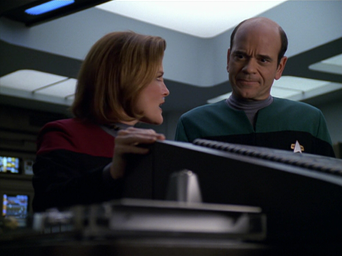 extant_StarTrek_VOY_5x19-TheFight_02988.jpg