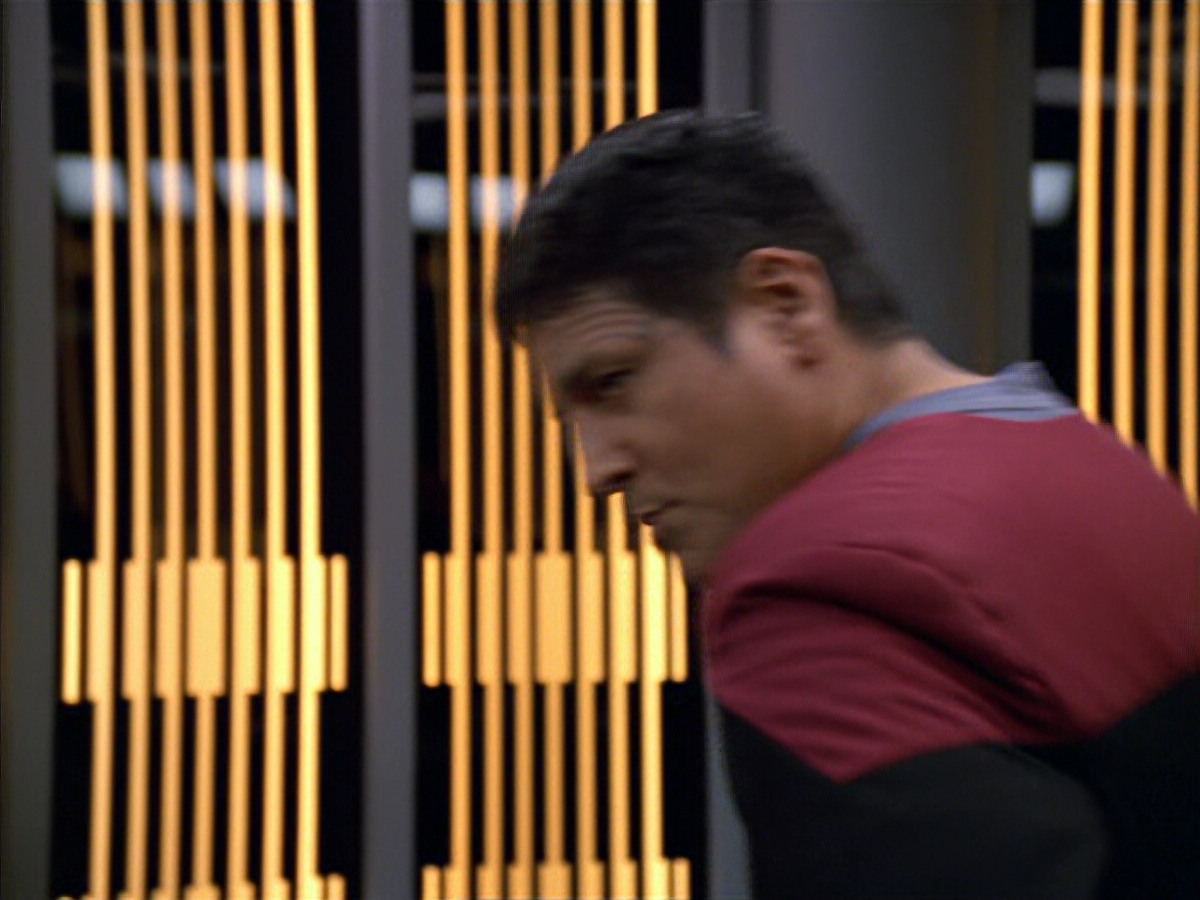 extant_StarTrek_VOY_5x19-TheFight_02992.jpg