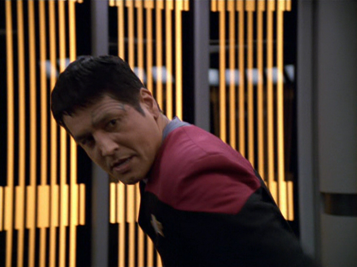 extant_StarTrek_VOY_5x19-TheFight_02993.jpg