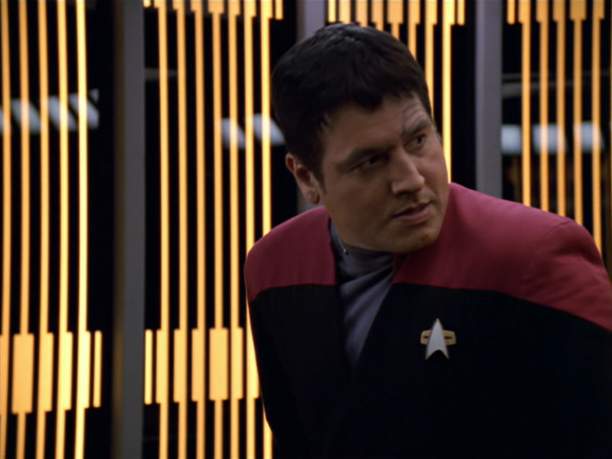 extant_StarTrek_VOY_5x19-TheFight_02994.jpg