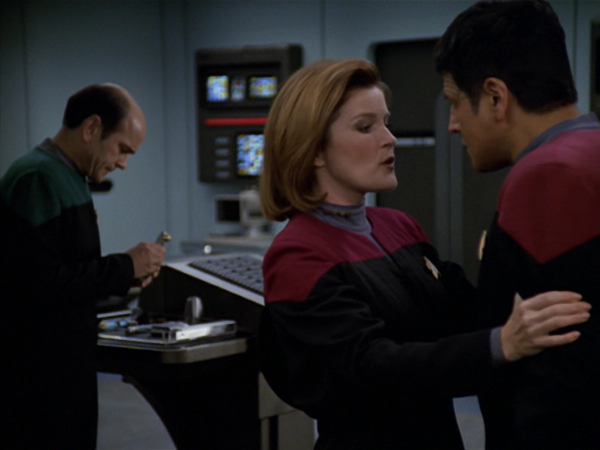 extant_StarTrek_VOY_5x19-TheFight_03012.jpg