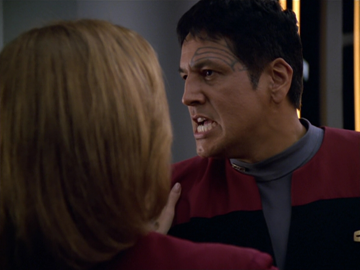 extant_StarTrek_VOY_5x19-TheFight_03018.jpg