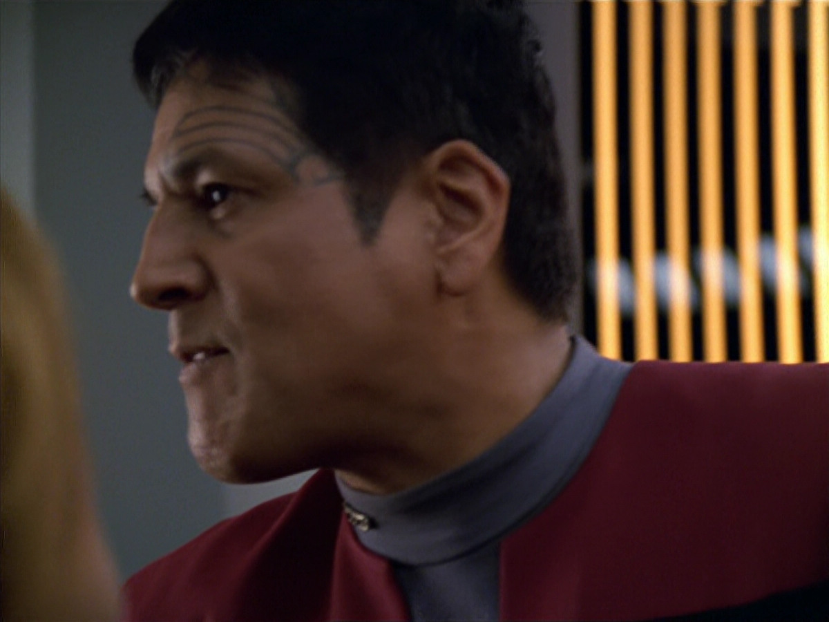 extant_StarTrek_VOY_5x19-TheFight_03020.jpg