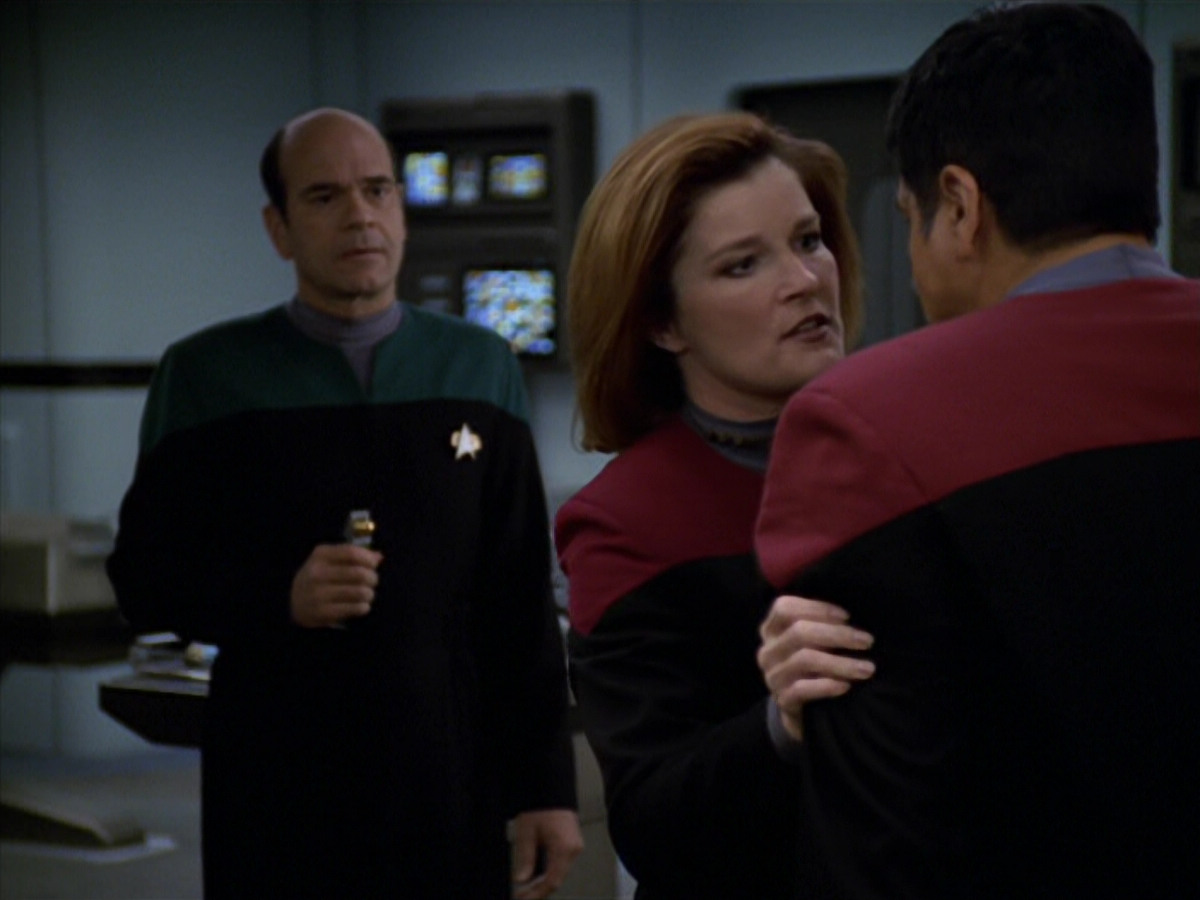 extant_StarTrek_VOY_5x19-TheFight_03024.jpg