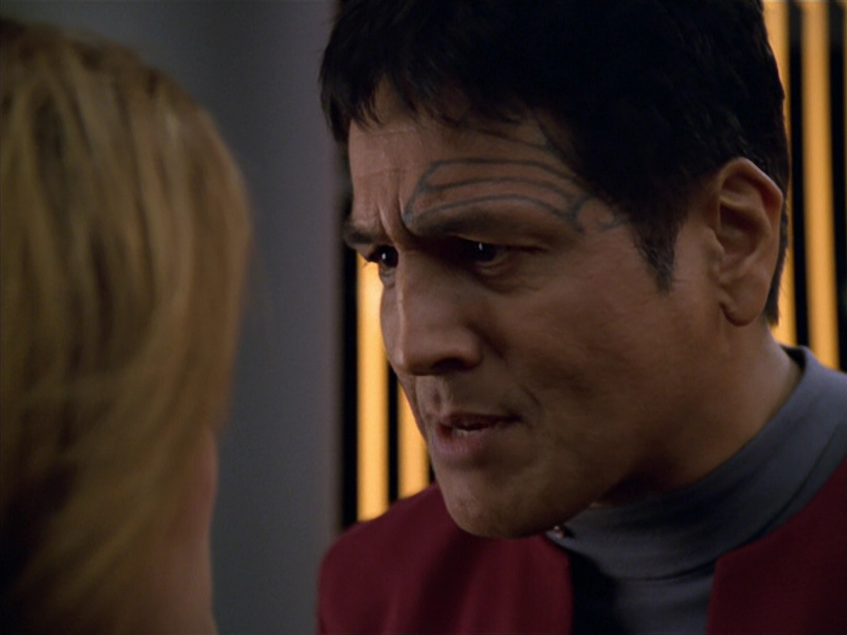 extant_StarTrek_VOY_5x19-TheFight_03027.jpg