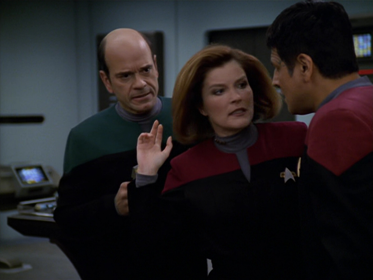 extant_StarTrek_VOY_5x19-TheFight_03033.jpg