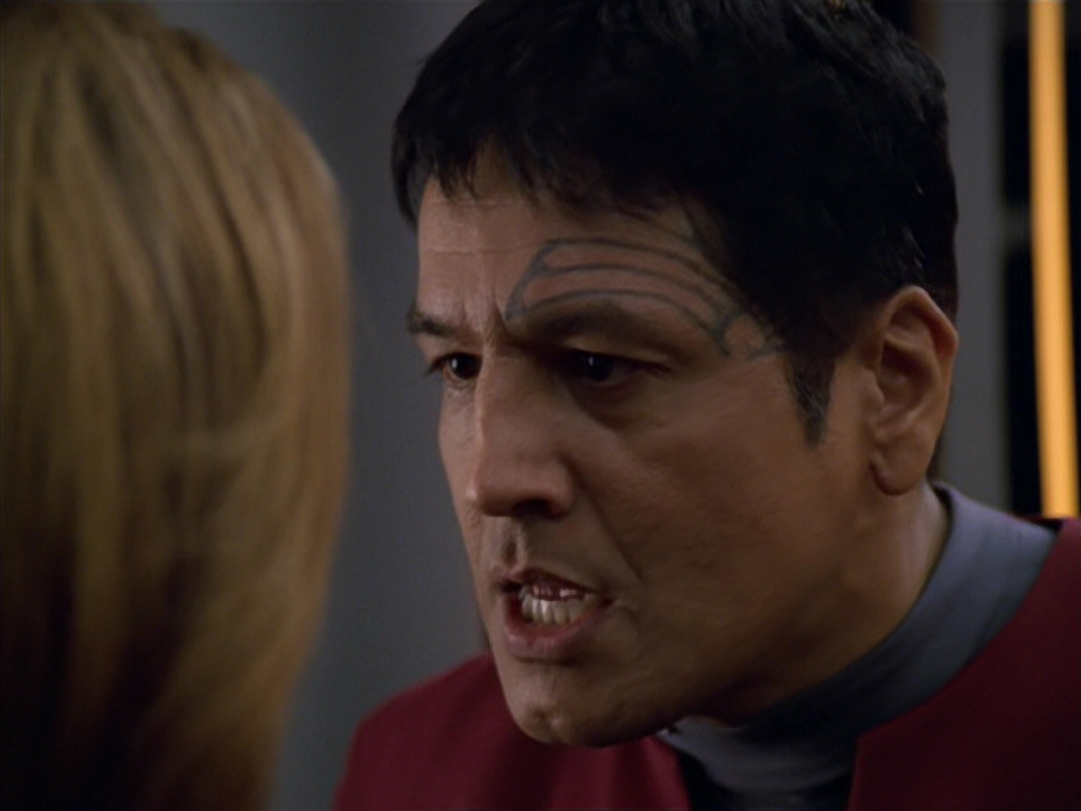 extant_StarTrek_VOY_5x19-TheFight_03043.jpg