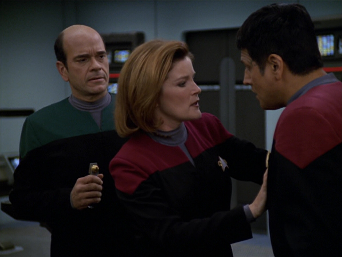 extant_StarTrek_VOY_5x19-TheFight_03047.jpg