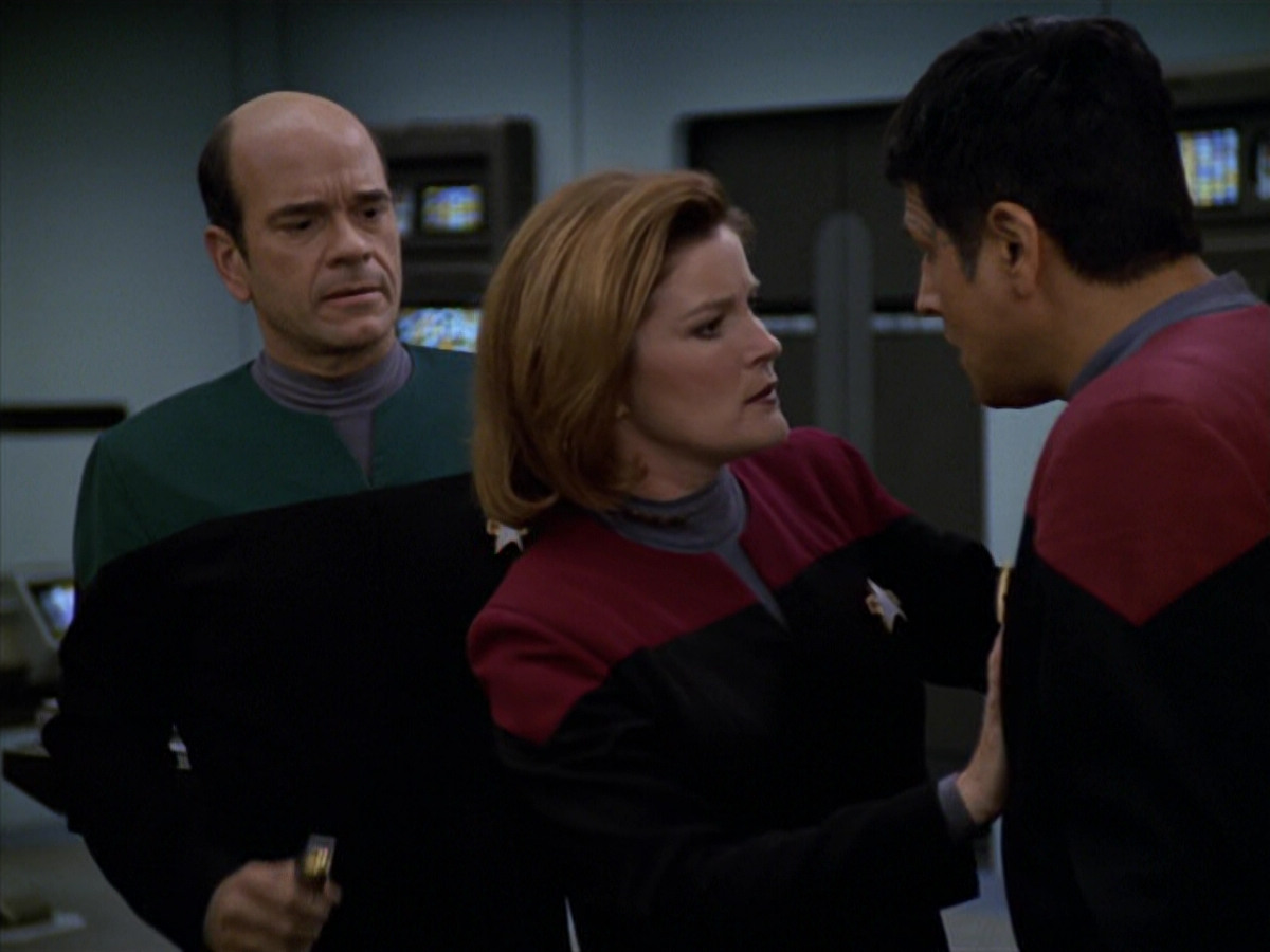 extant_StarTrek_VOY_5x19-TheFight_03048.jpg