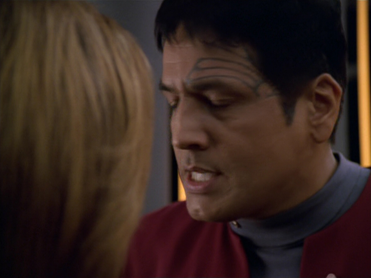 extant_StarTrek_VOY_5x19-TheFight_03050.jpg