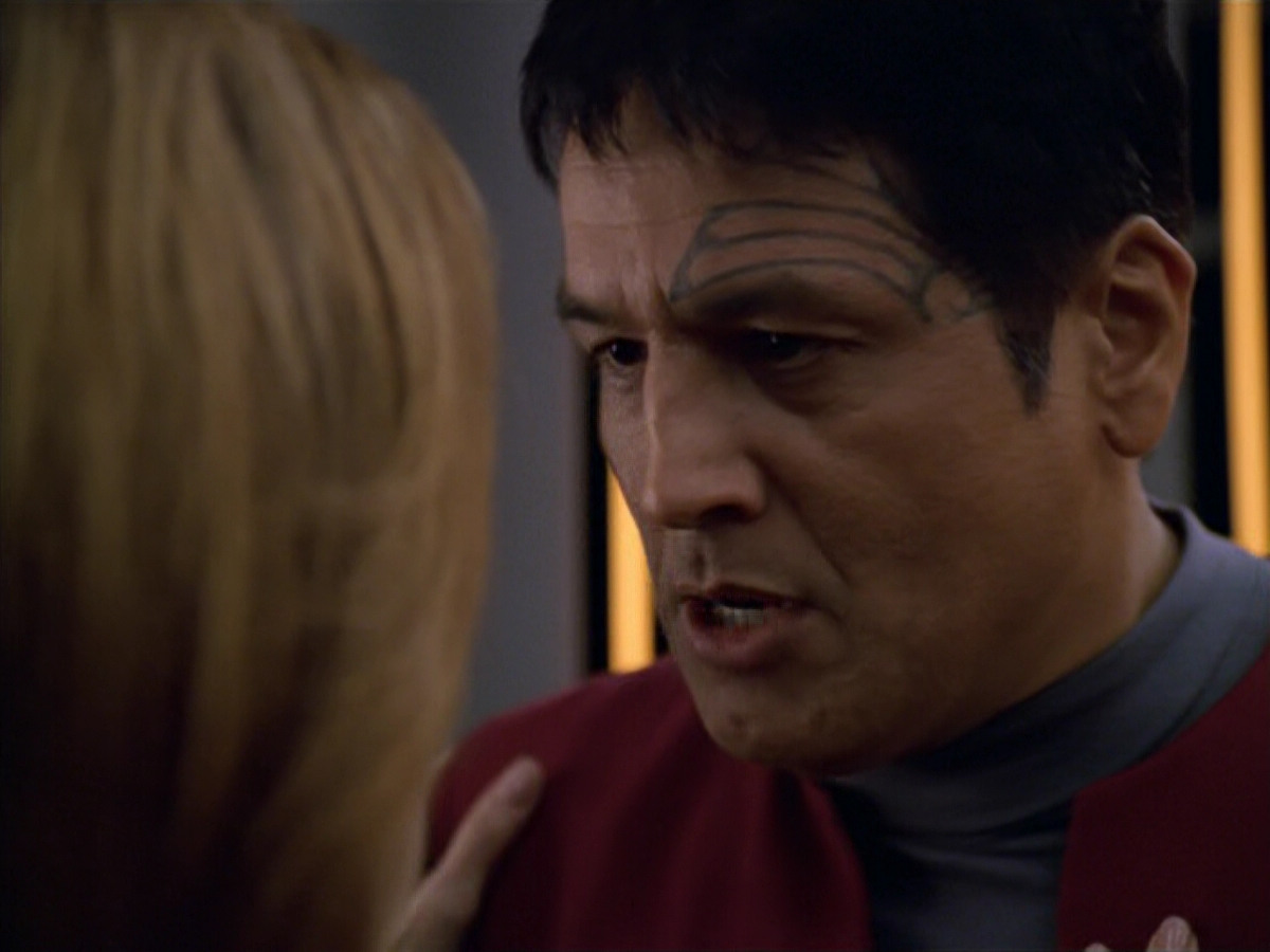 extant_StarTrek_VOY_5x19-TheFight_03051.jpg