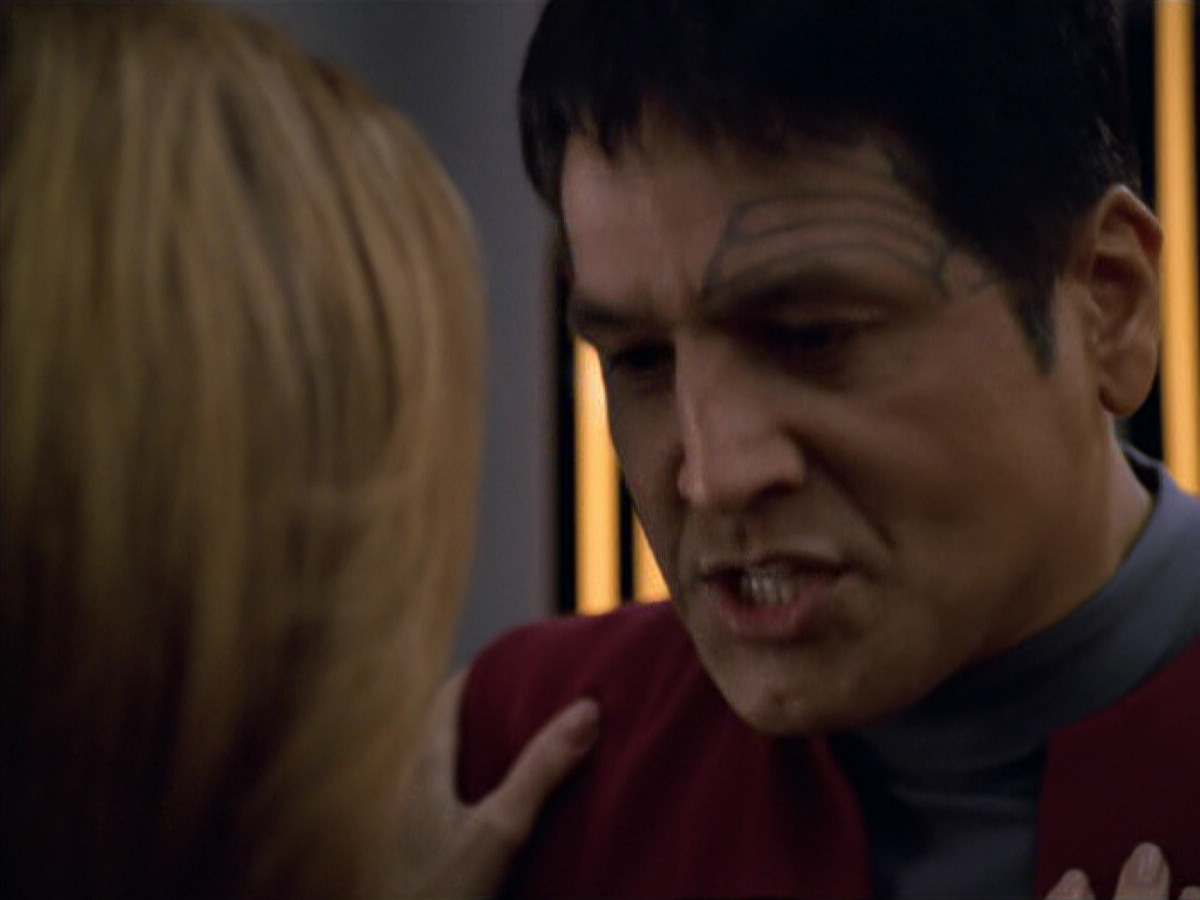 extant_StarTrek_VOY_5x19-TheFight_03053.jpg