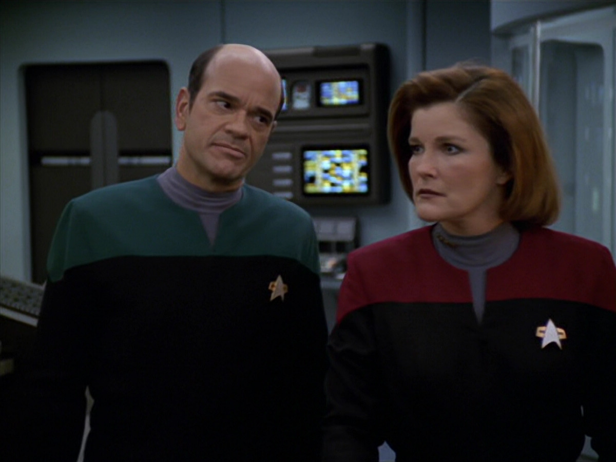 extant_StarTrek_VOY_5x19-TheFight_03065.jpg
