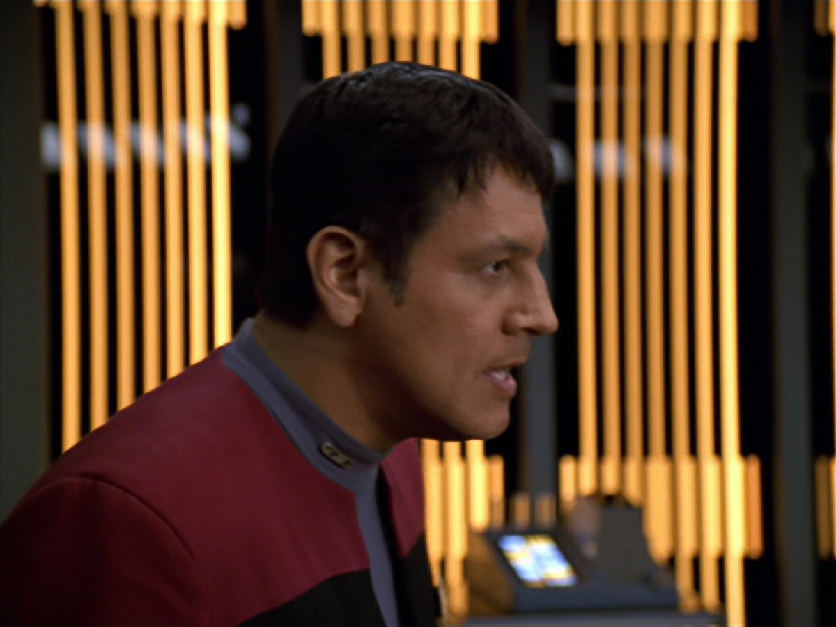 extant_StarTrek_VOY_5x19-TheFight_03066.jpg