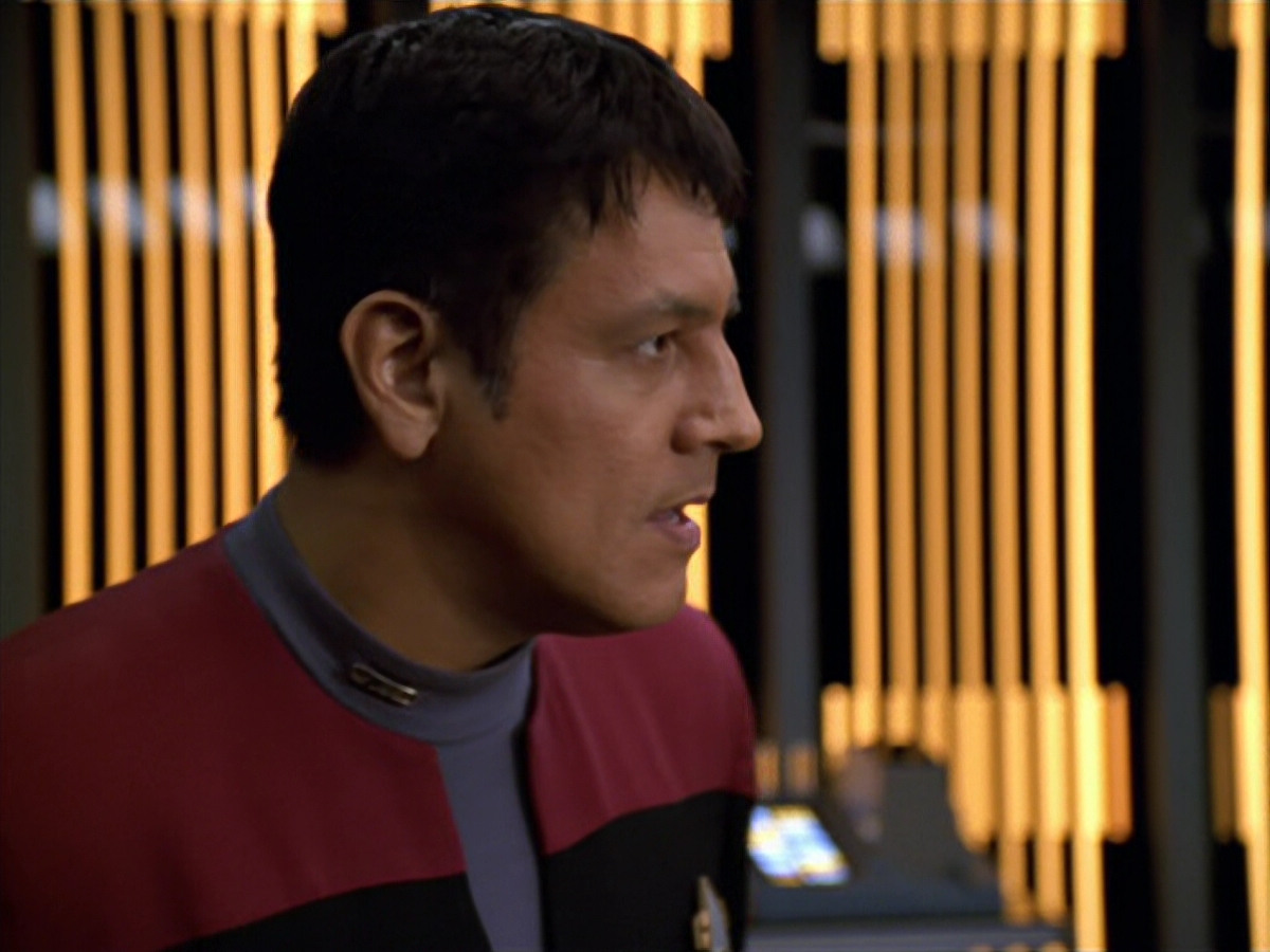 extant_StarTrek_VOY_5x19-TheFight_03068.jpg