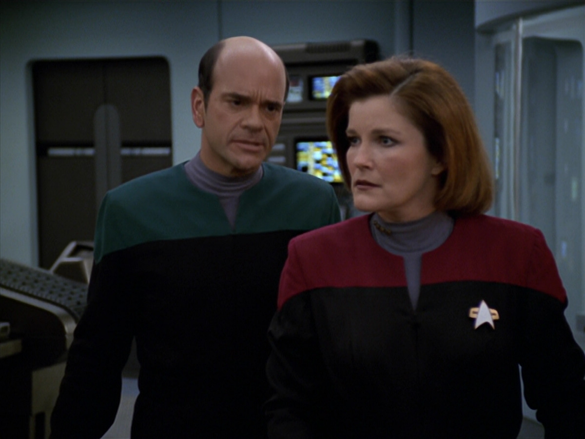 extant_StarTrek_VOY_5x19-TheFight_03069.jpg
