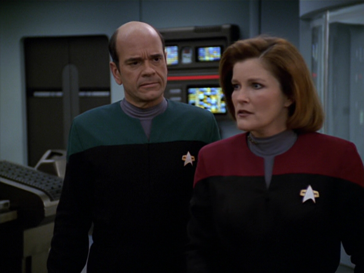 extant_StarTrek_VOY_5x19-TheFight_03077.jpg