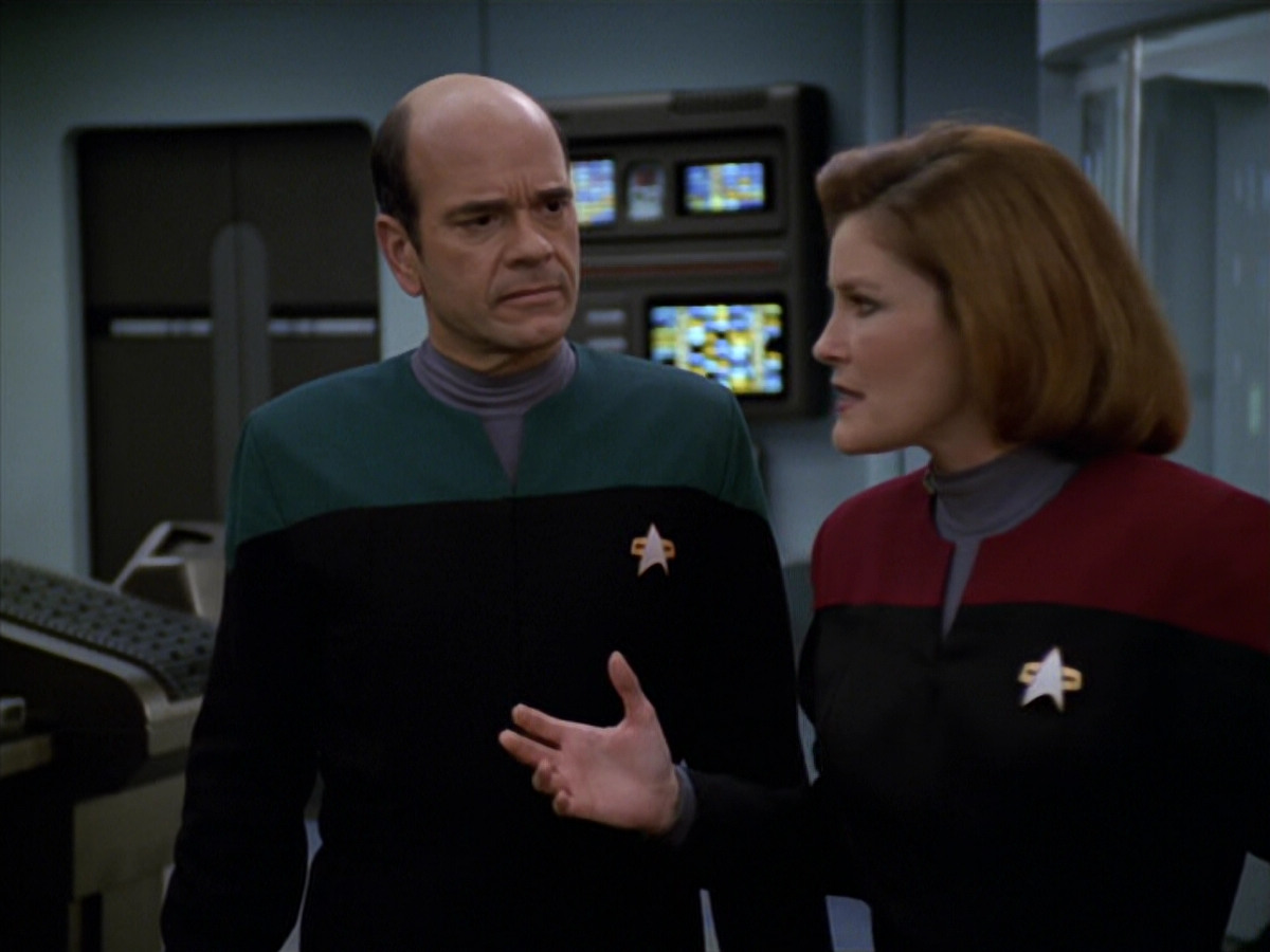 extant_StarTrek_VOY_5x19-TheFight_03078.jpg