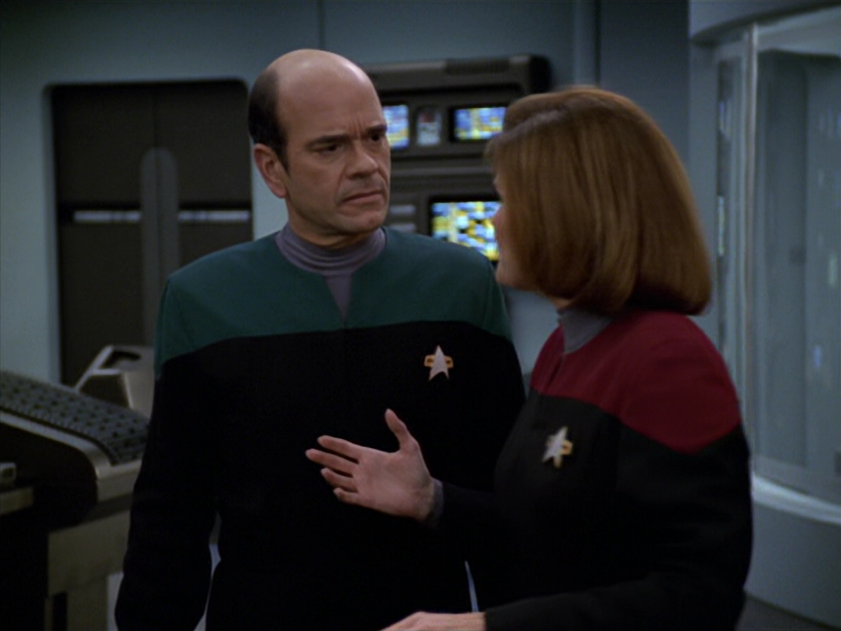 extant_StarTrek_VOY_5x19-TheFight_03079.jpg