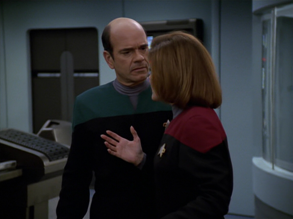 extant_StarTrek_VOY_5x19-TheFight_03080.jpg