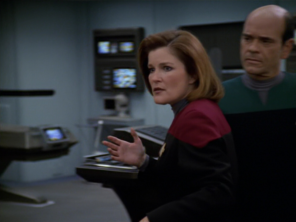 extant_StarTrek_VOY_5x19-TheFight_03082.jpg