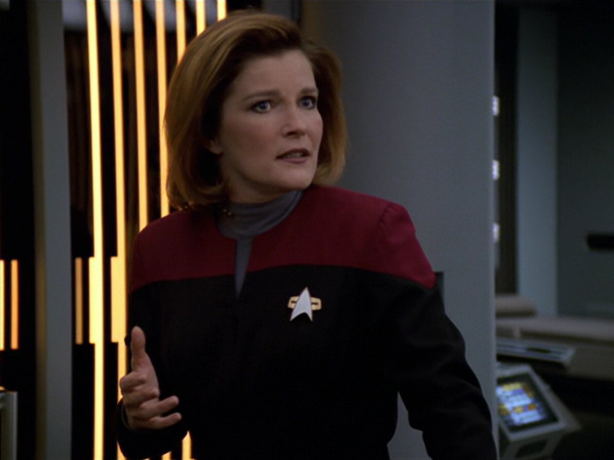 extant_StarTrek_VOY_5x19-TheFight_03087.jpg