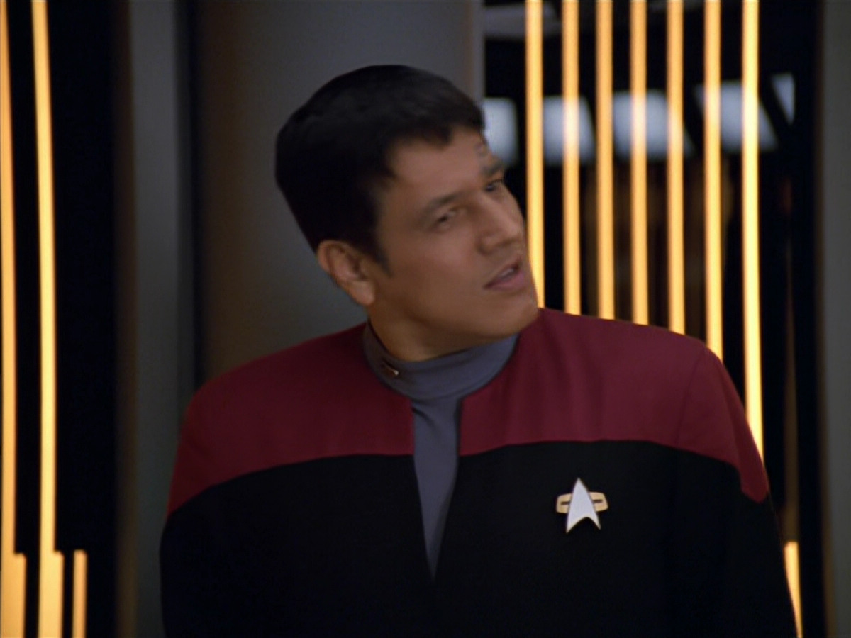 extant_StarTrek_VOY_5x19-TheFight_03093.jpg