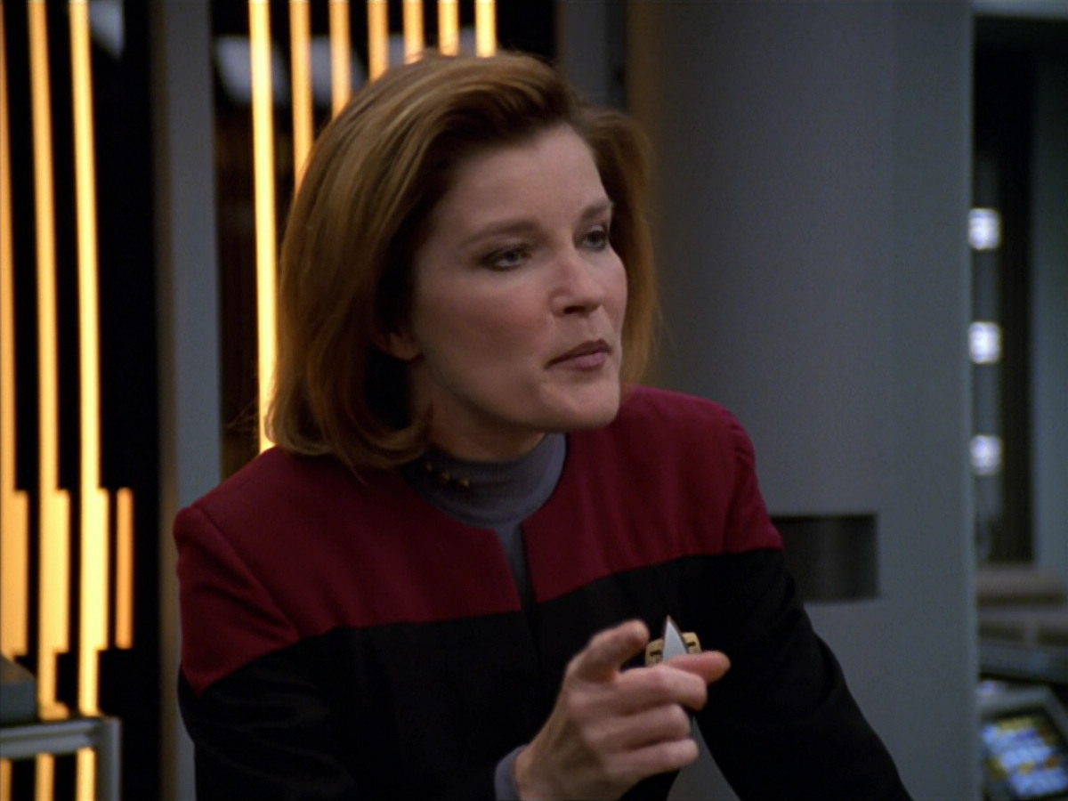 extant_StarTrek_VOY_5x19-TheFight_03095.jpg