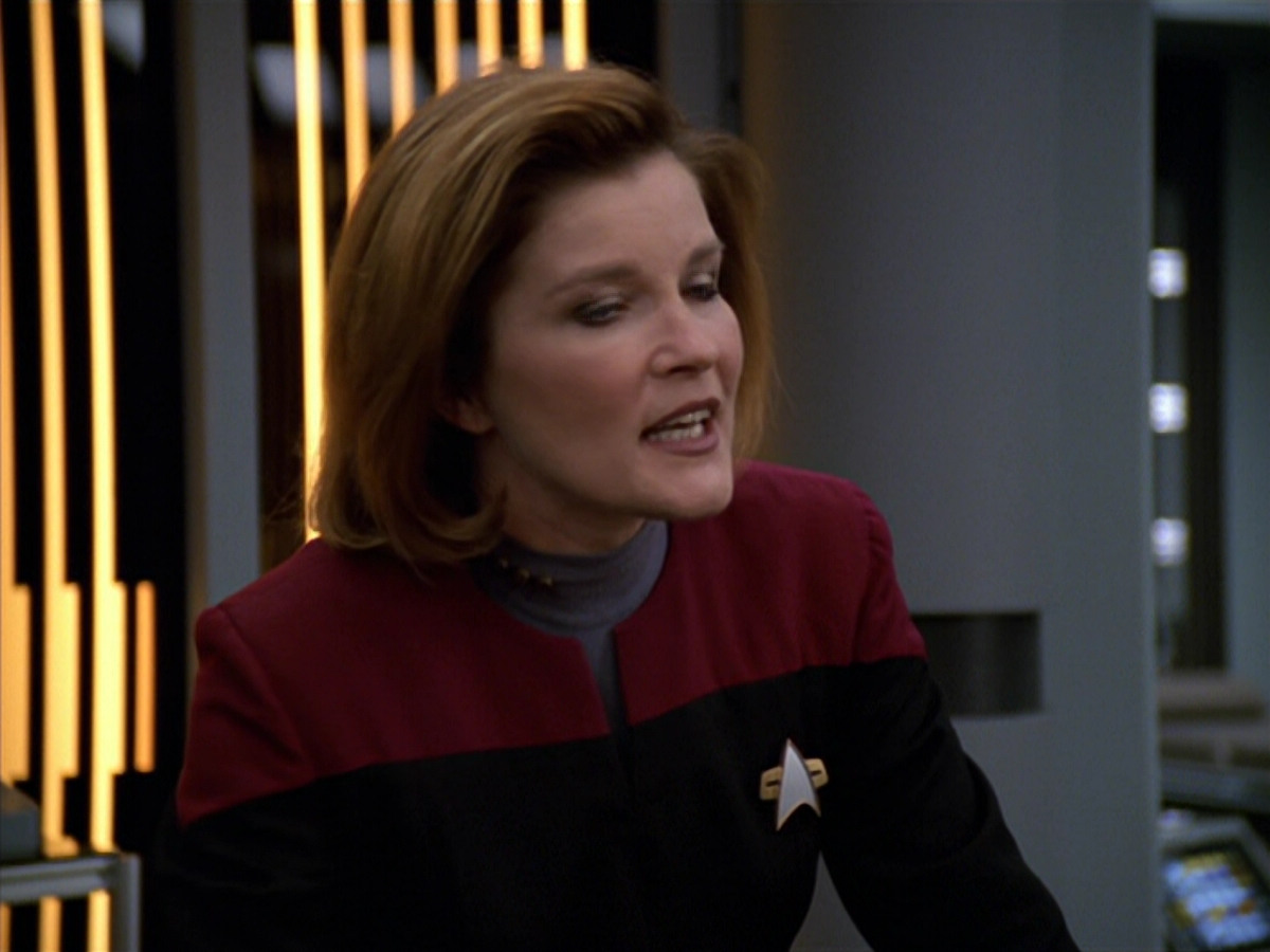 extant_StarTrek_VOY_5x19-TheFight_03096.jpg