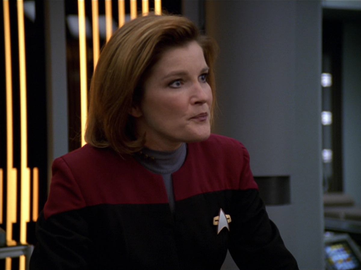 extant_StarTrek_VOY_5x19-TheFight_03103.jpg