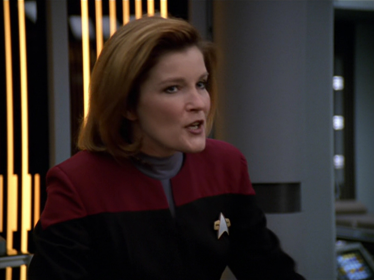 extant_StarTrek_VOY_5x19-TheFight_03104.jpg