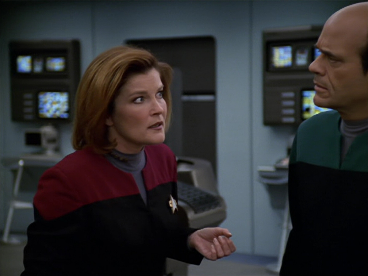 extant_StarTrek_VOY_5x19-TheFight_03112.jpg