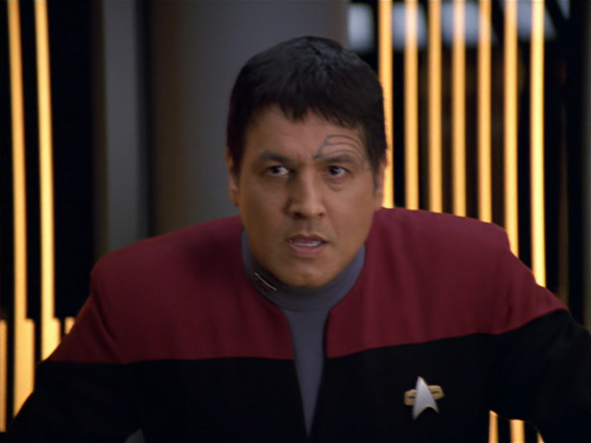 extant_StarTrek_VOY_5x19-TheFight_03125.jpg