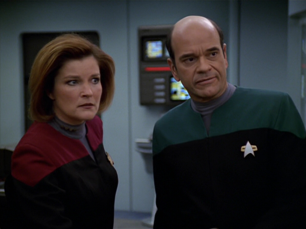 extant_StarTrek_VOY_5x19-TheFight_03128.jpg