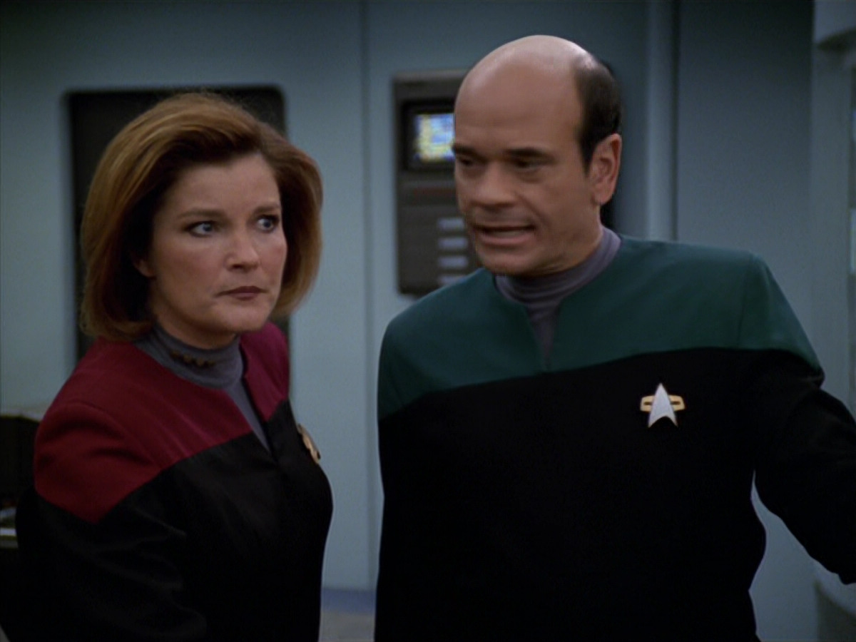 extant_StarTrek_VOY_5x19-TheFight_03129.jpg
