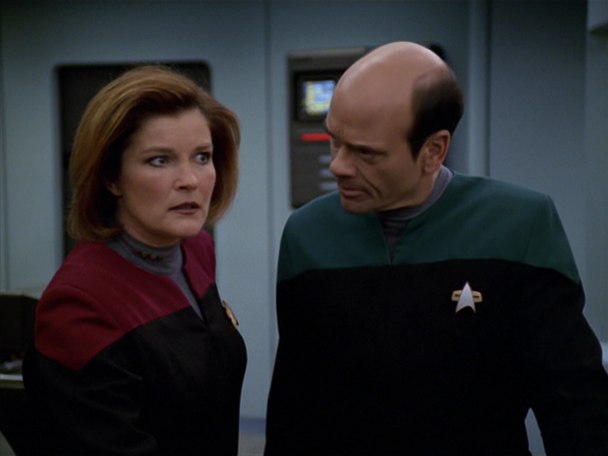 extant_StarTrek_VOY_5x19-TheFight_03132.jpg