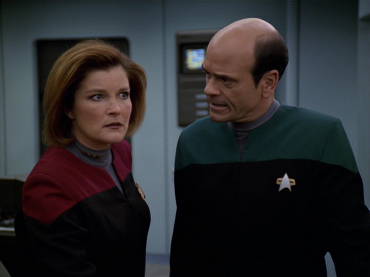 extant_StarTrek_VOY_5x19-TheFight_03133.jpg