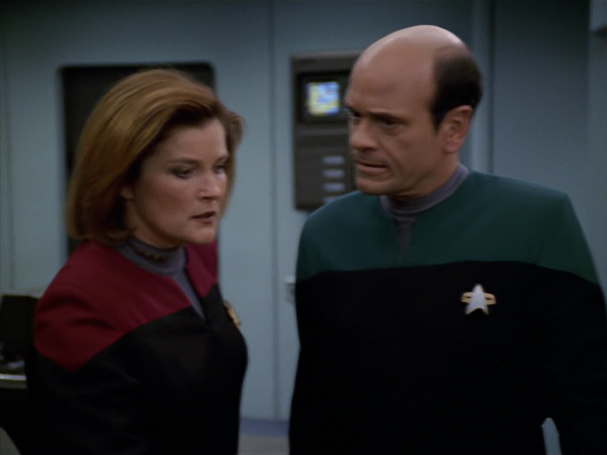 extant_StarTrek_VOY_5x19-TheFight_03134.jpg