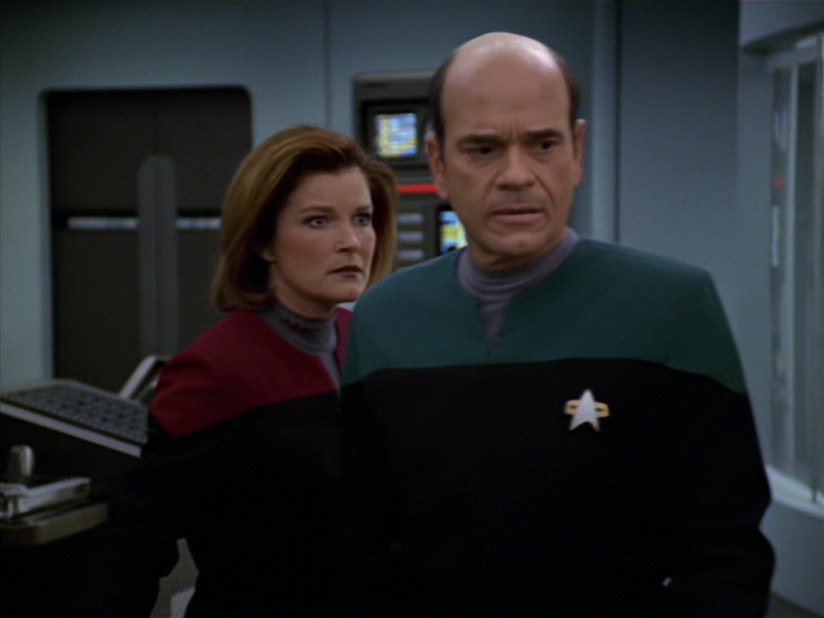 extant_StarTrek_VOY_5x19-TheFight_03139.jpg