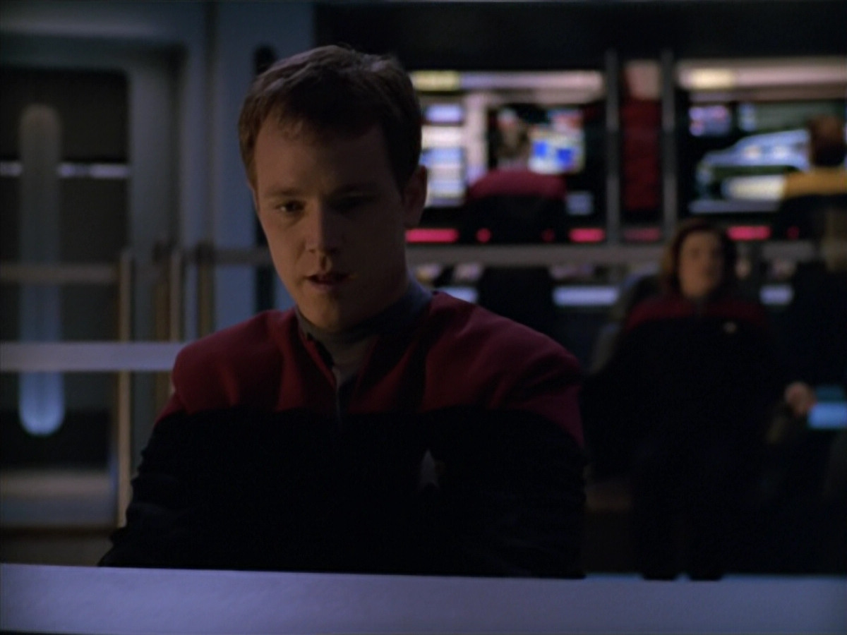 extant_StarTrek_VOY_5x19-TheFight_03190.jpg