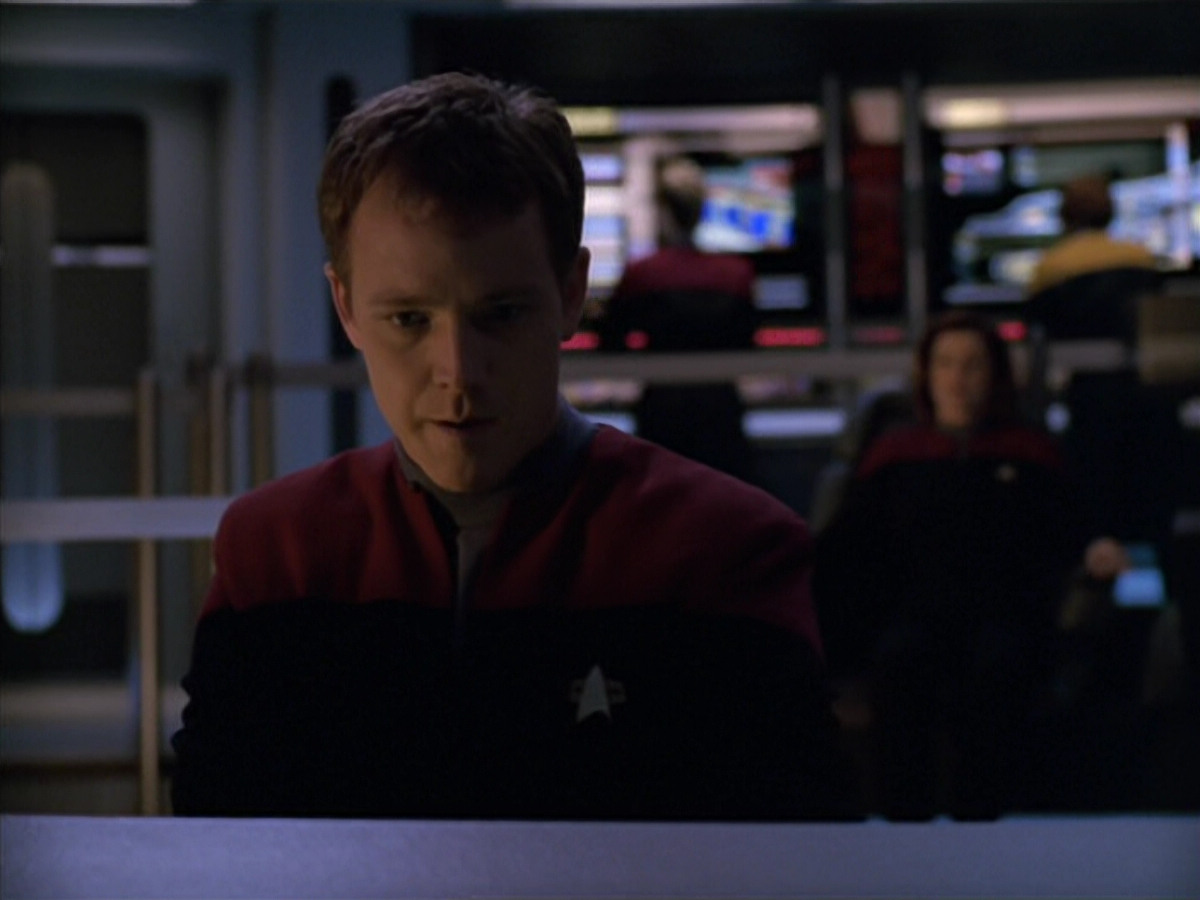 extant_StarTrek_VOY_5x19-TheFight_03194.jpg