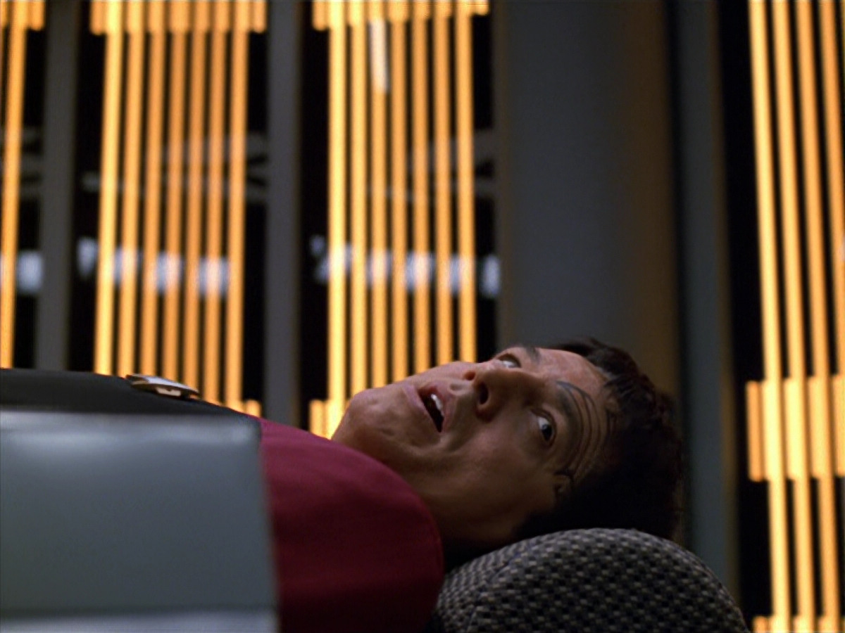 extant_StarTrek_VOY_5x19-TheFight_03208.jpg