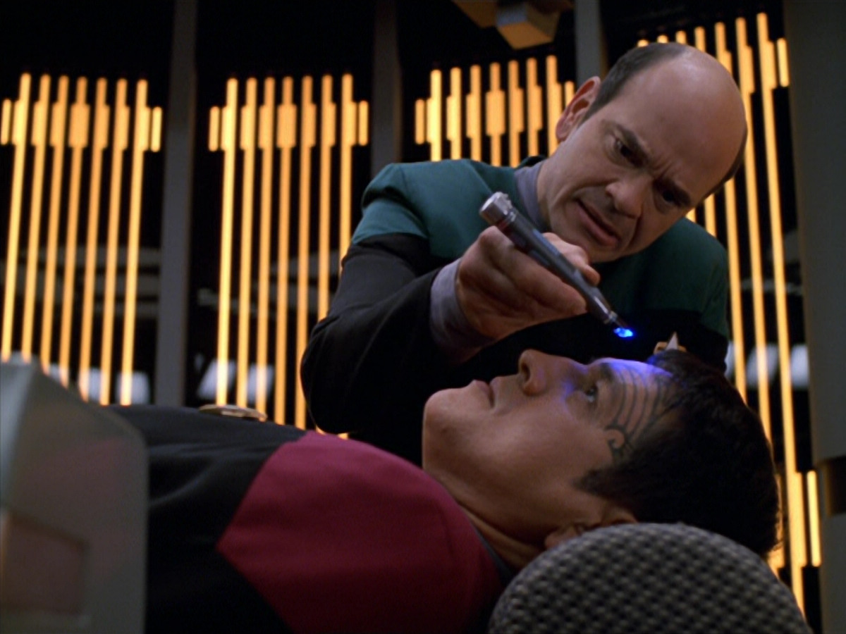 extant_StarTrek_VOY_5x19-TheFight_03225.jpg