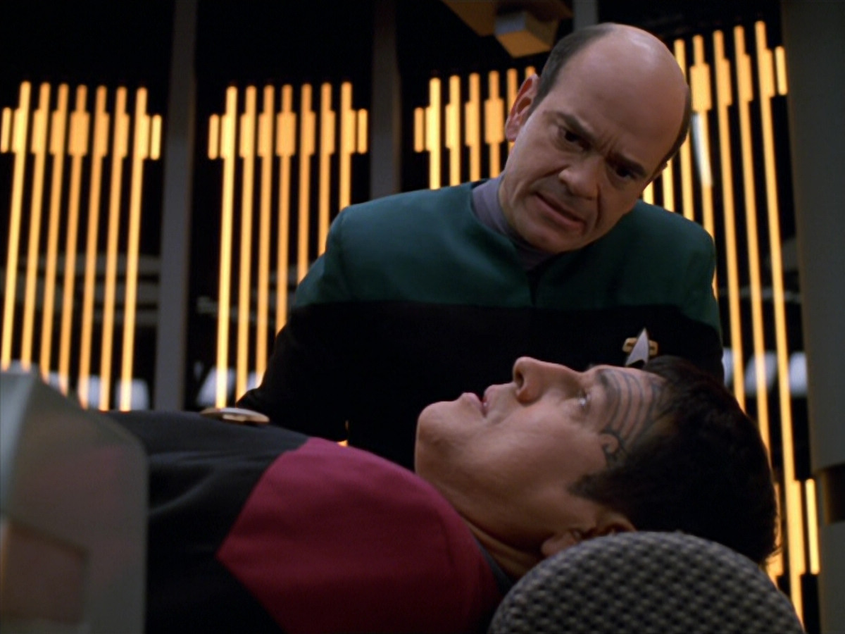 extant_StarTrek_VOY_5x19-TheFight_03229.jpg